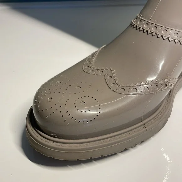 Authentic Gucci Rainboot - Picture 5 of 15